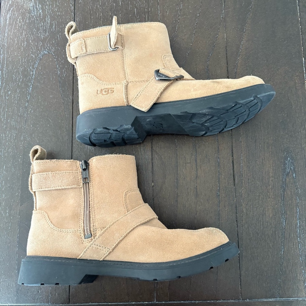Ugg Ashton Short Weather Boot Boots Tan Suede Buckle Beige Size 3 Kids Unisex - Picture 2 of 12